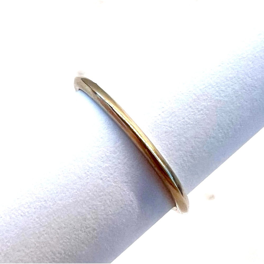 JADE TRAU 18k Yellow Gold Ring Tatum Knife Edge Band Size 6.5